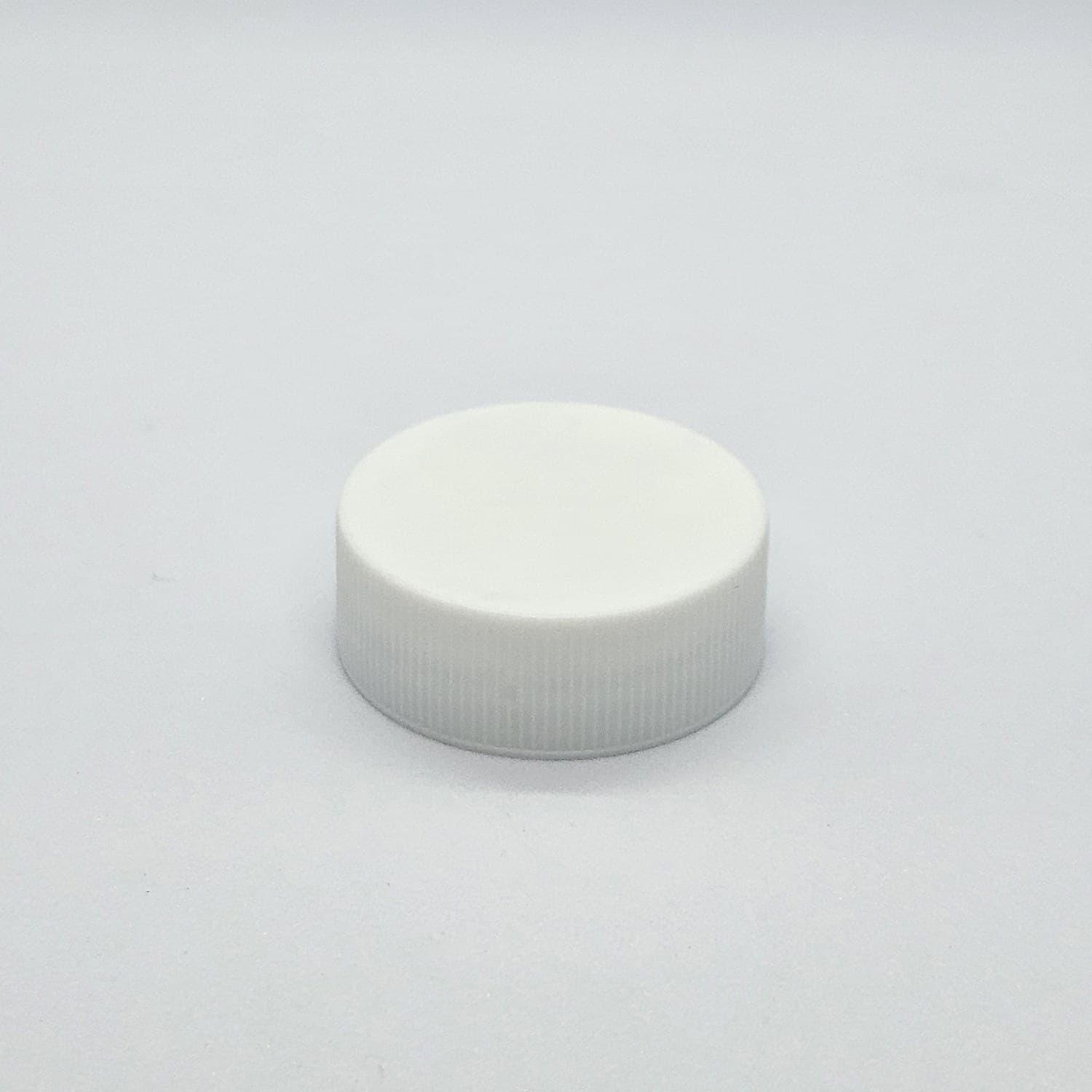 Tapa plana R-28 blanca · sello de inducción